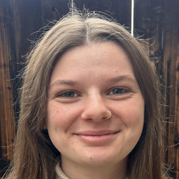 Portrait of Naomi Echo